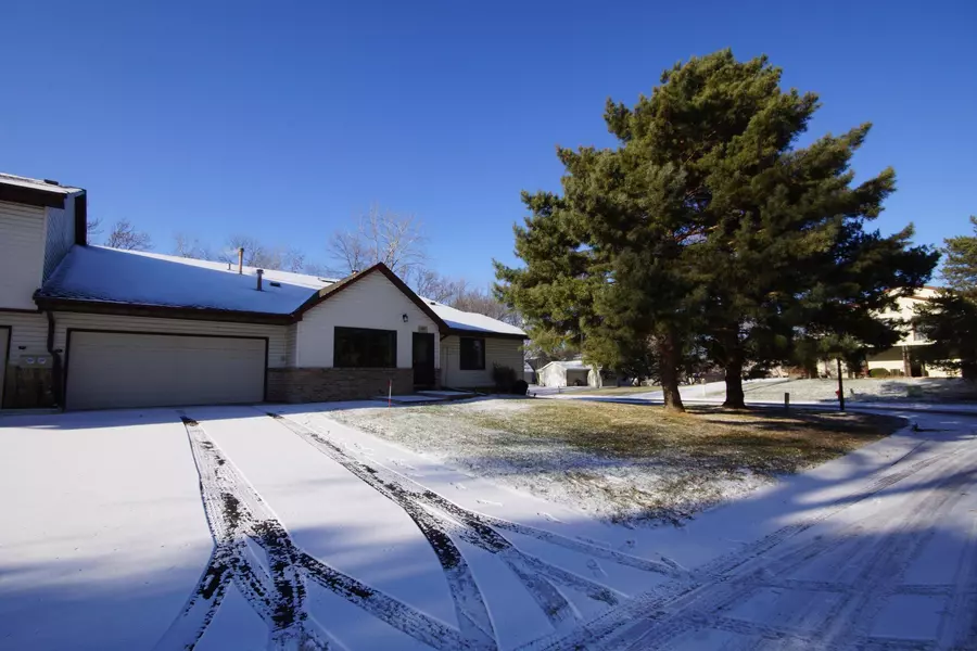 8791 Goldenrod LN N, Maple Grove, MN 55369