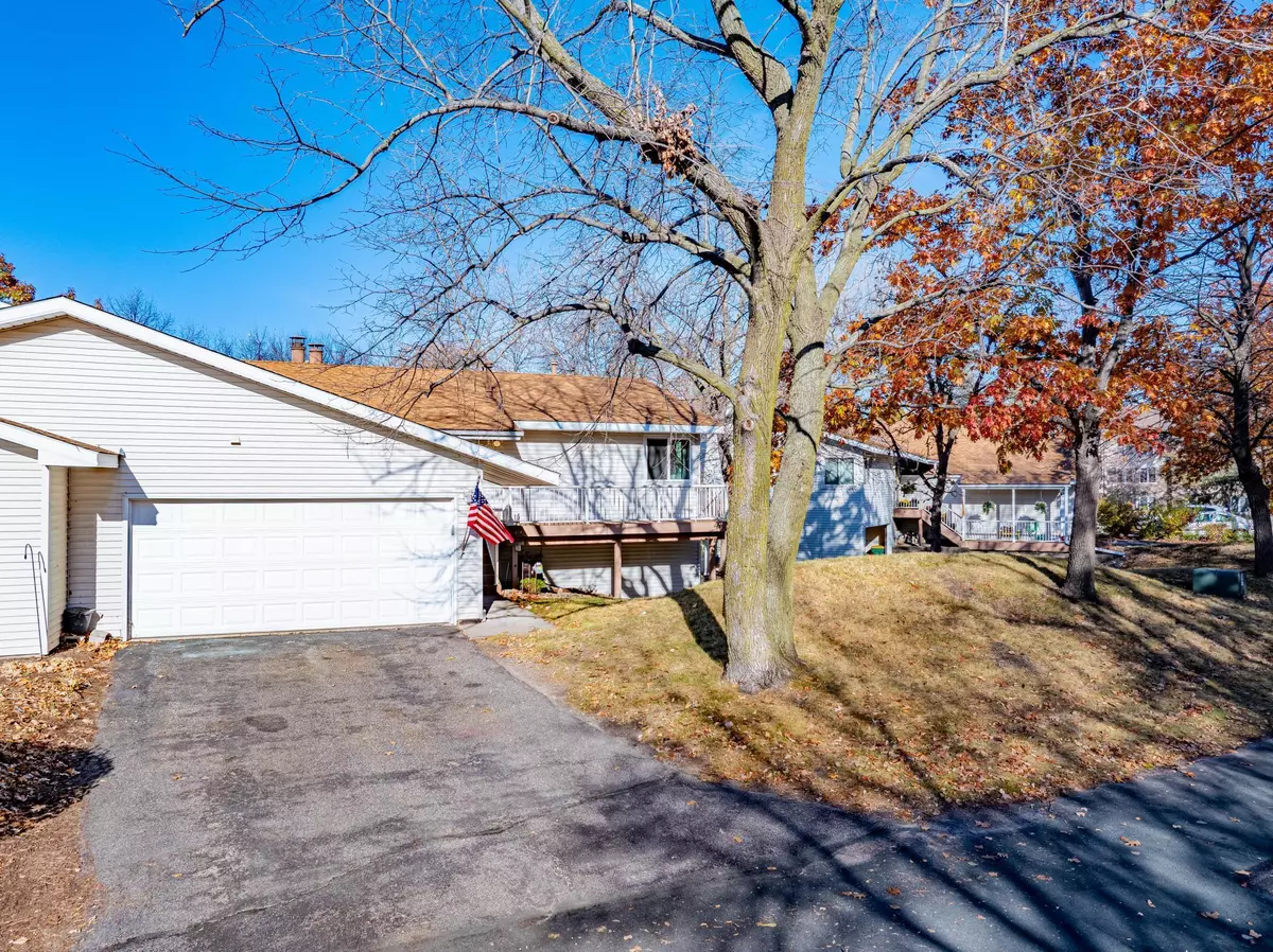 Eden Prairie, MN 55347,7922 Timber Lake DR