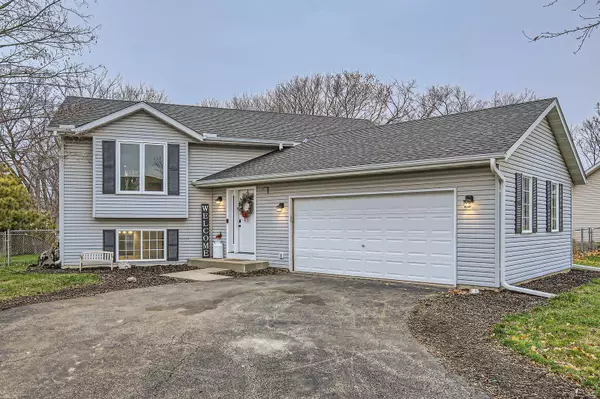 1016 E Orchard ST, Belle Plaine, MN 56011