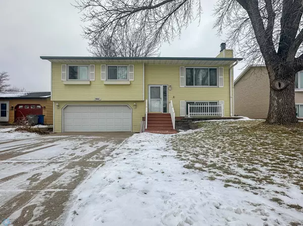 2922 16th AVE S, Moorhead, MN 56560
