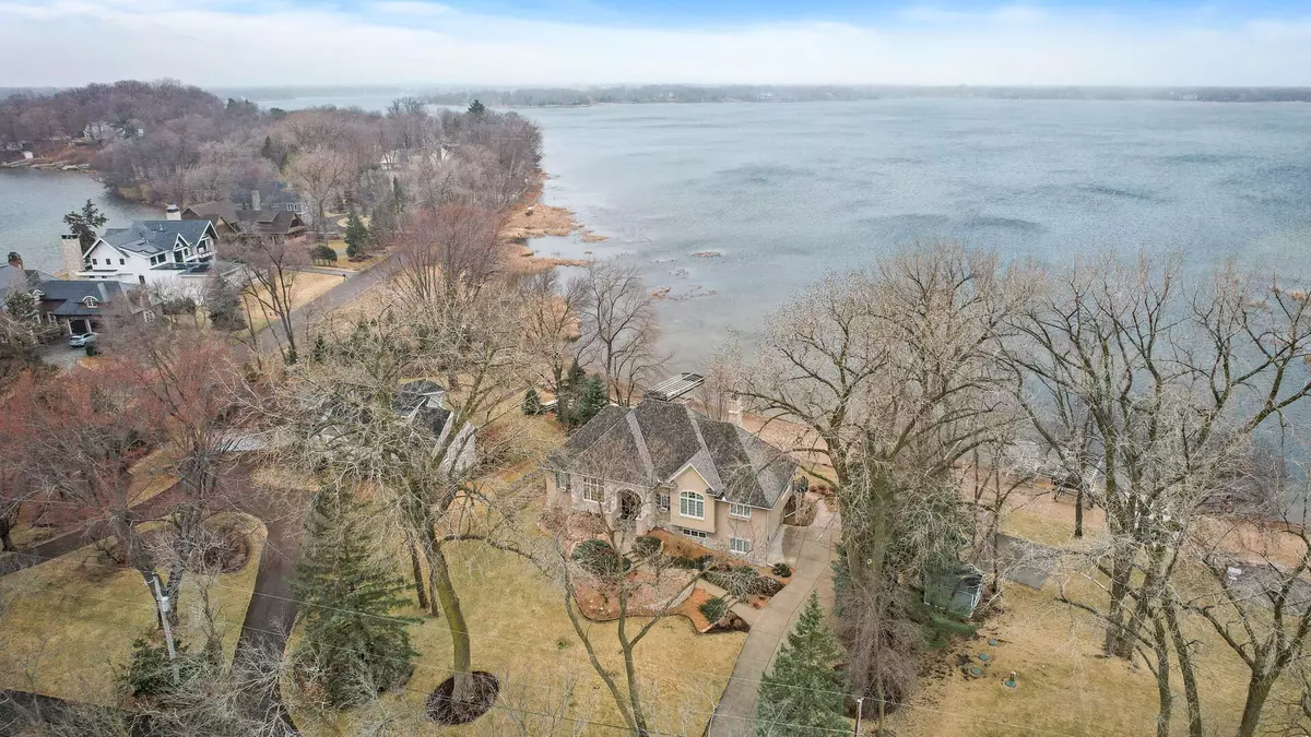Dellwood, MN 55110,10 Peninsula RD