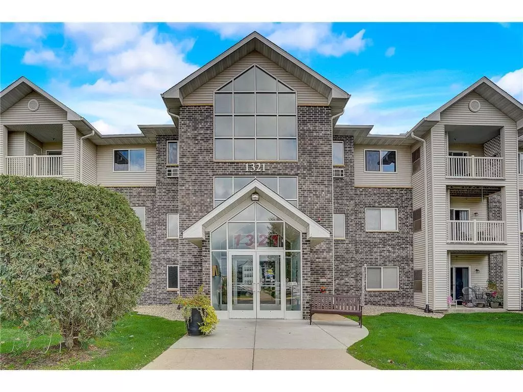 Chanhassen, MN 55317,1321 Lake DR W #327