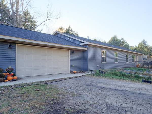 2382 Big Lake AVE, Eureka, WI 54024