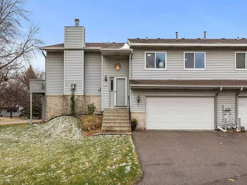 1121 Aston CIR, Burnsville, MN 55337