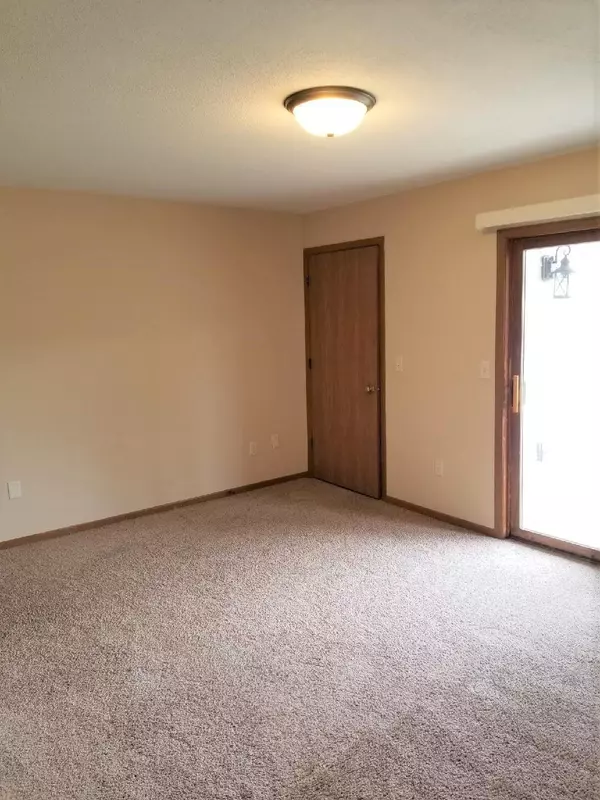 Hudson, WI 54016,2208 Hanley RD ##1