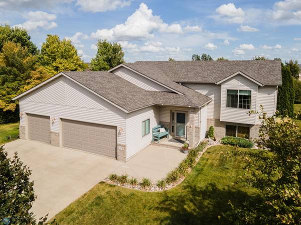 974 32nd ST S, Moorhead, MN 56560