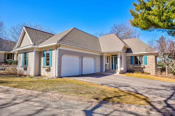 North Oaks, MN 55127,1 Knoll RD