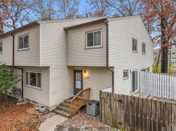 1525 Aspen DR #0, Eagan, MN 55122