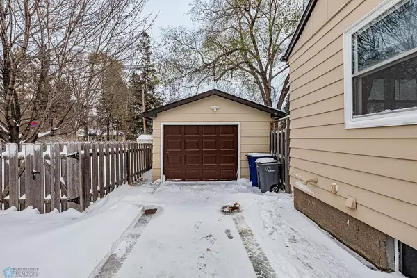 Moorhead, MN 56560,424 15th ST S