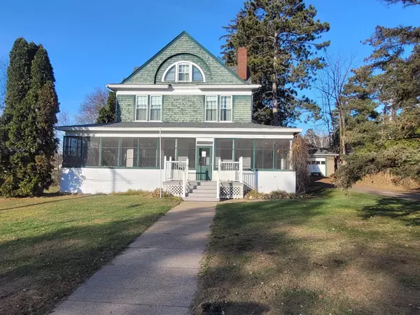 120 E Maryland ST, Saint Croix Falls, WI 54024