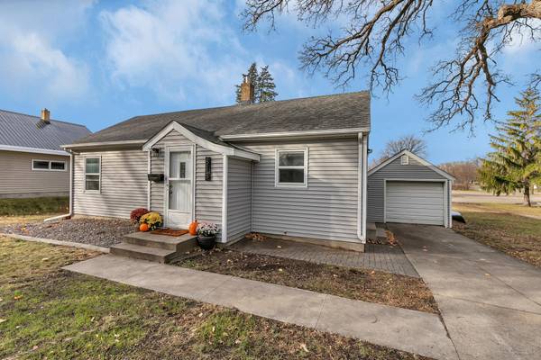 818 Franklin ST SW, Hutchinson, MN 55350