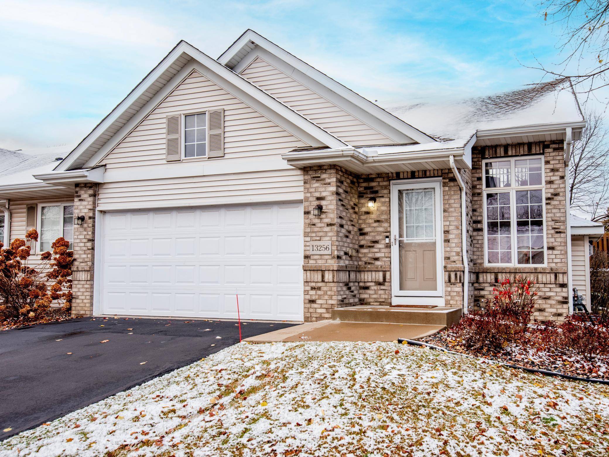 13256 Williamsberg DR, Savage, MN 55378