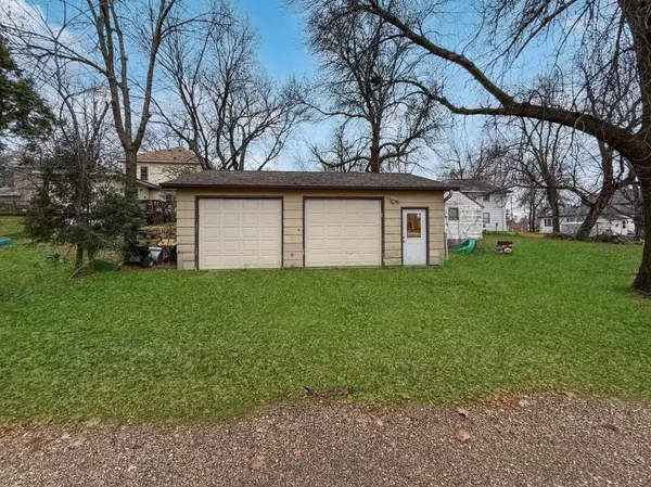 Appleton, MN 56208,37 E Sorenson AVE