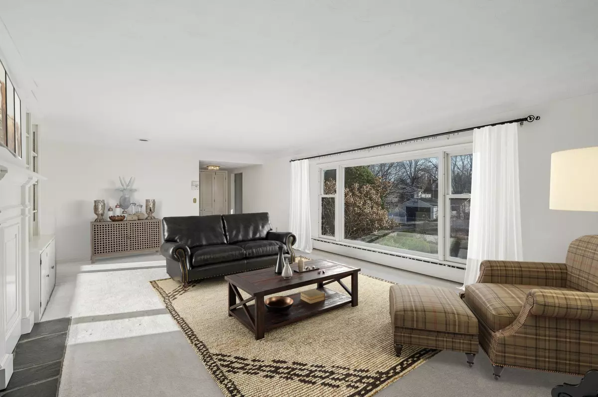 Saint Paul, MN 55105,323 Mount Curve BLVD