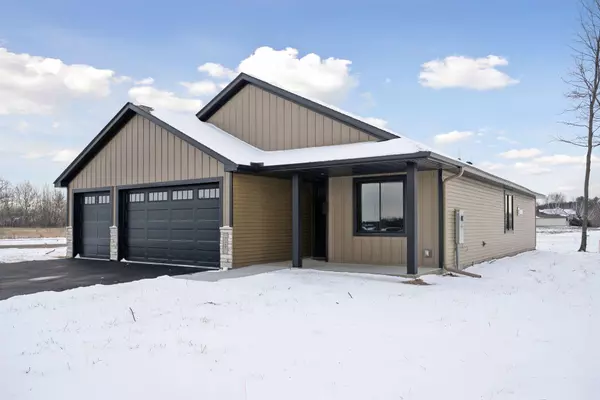 725 Margaret LN NE, Isanti, MN 55040