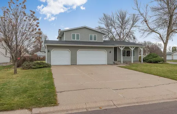 14392 Ebony LN, Apple Valley, MN 55124