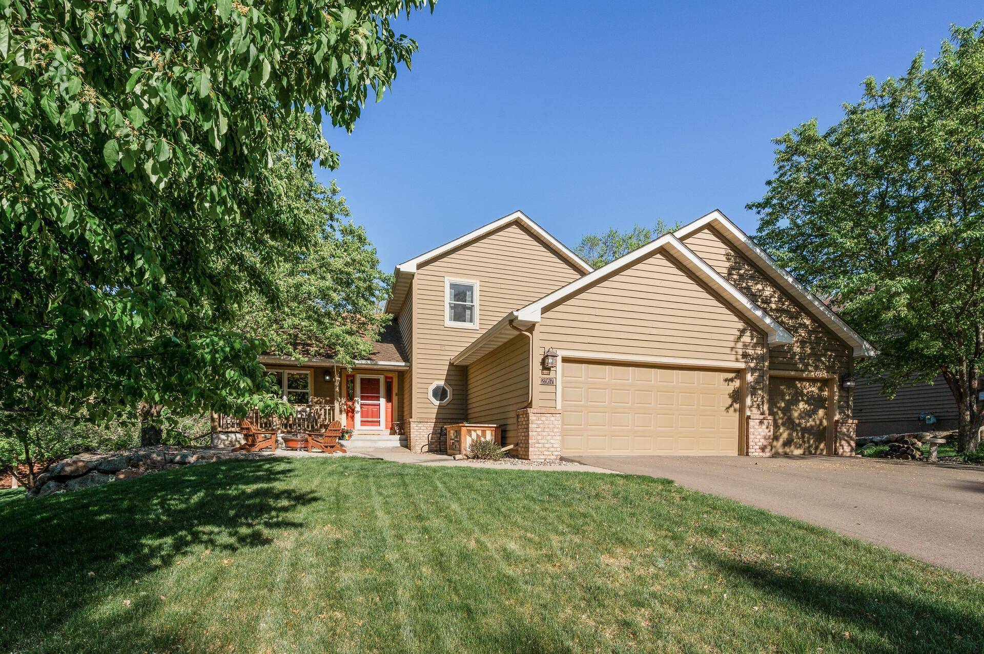 2567 Bridle Creek TRL, Chanhassen, MN 55317