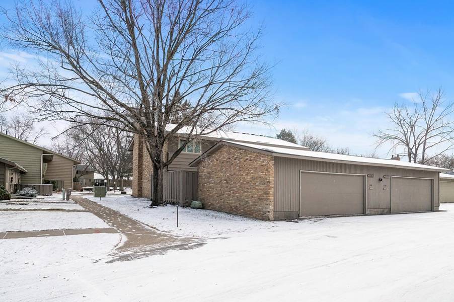 288 Windsor LN, New Brighton, MN 55112