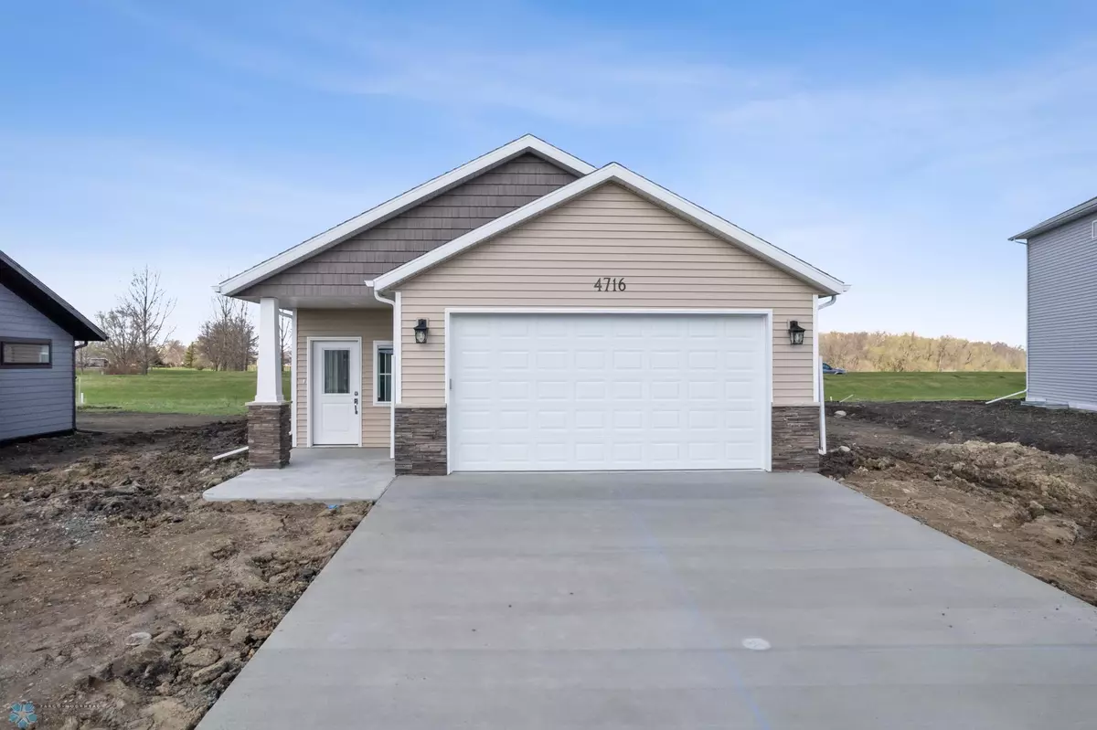 Moorhead, MN 56560,4716 Hampton LOOP S