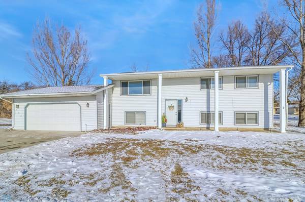 102 Maple DR,  Mapleton,  ND 58059