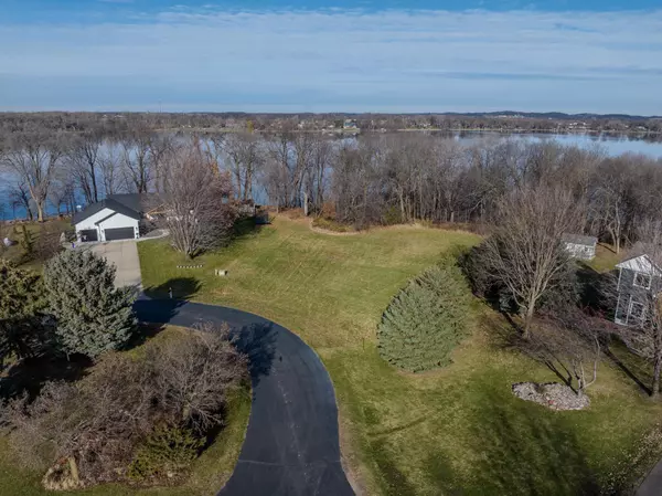 114 E Bay DR, Le Ray Twp, MN 56063