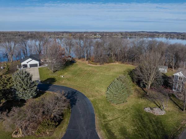 114 E Bay DR, Le Ray Twp, MN 56063