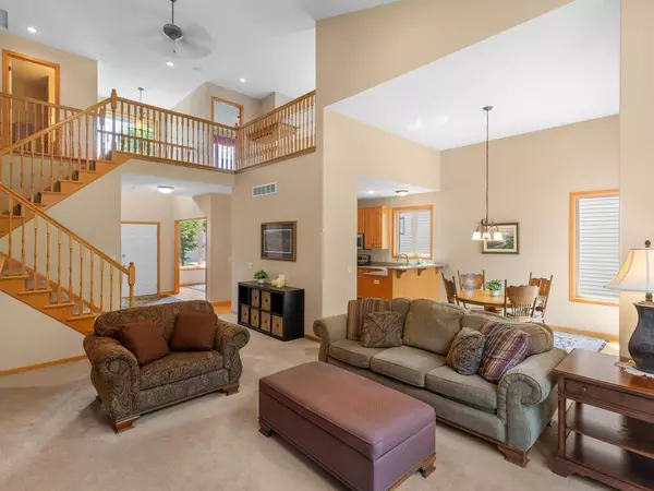 Eden Prairie, MN 55347,10563 Spyglass DR