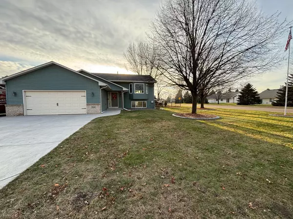 3840 Shannon DR, Hastings, MN 55033