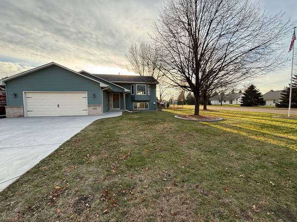 3840 Shannon DR, Hastings, MN 55033