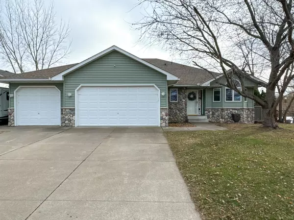 11049 278th ST, Chisago City, MN 55013