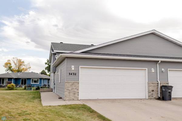 3432 10th ST S, Moorhead, MN 56560