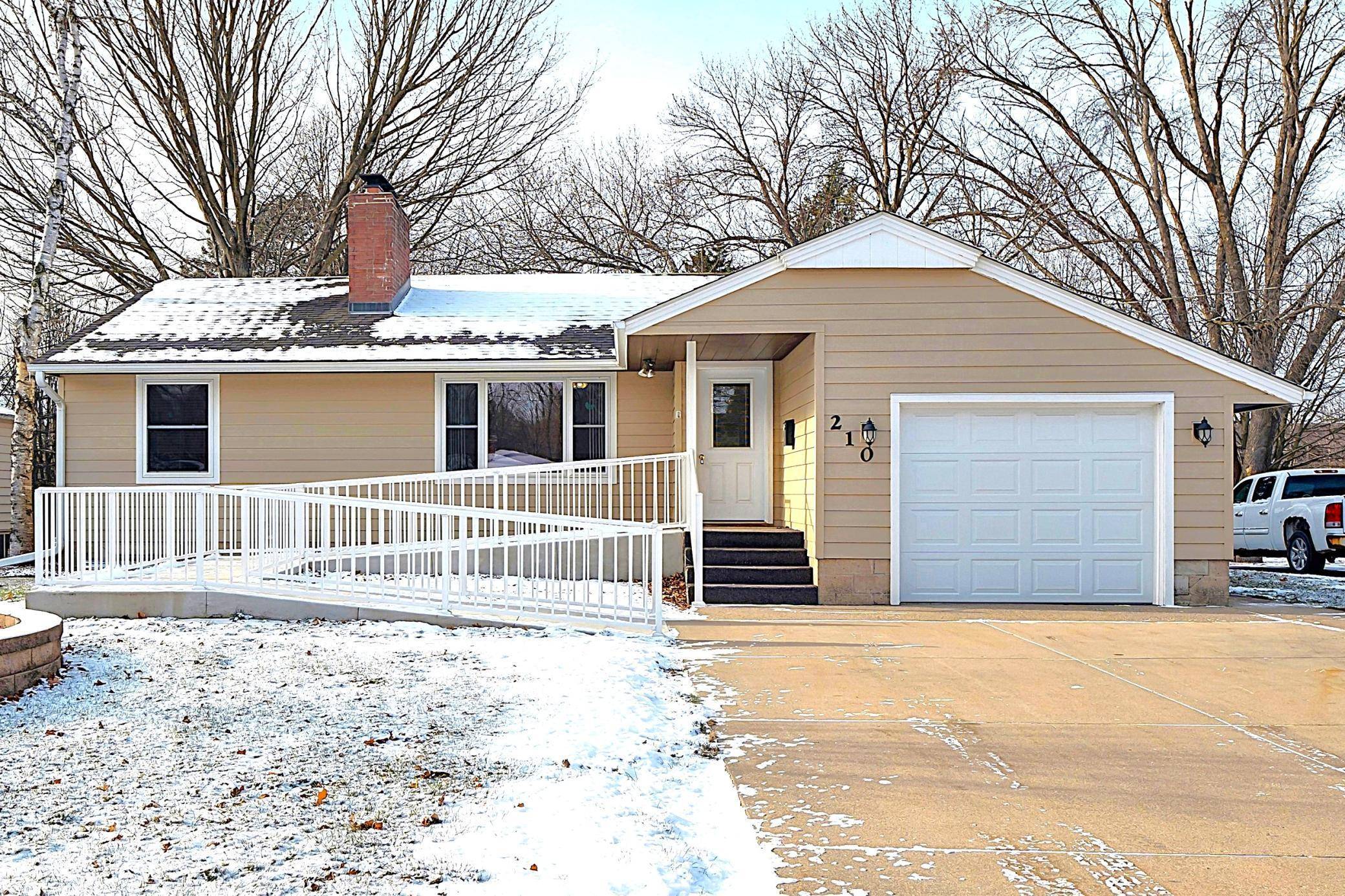 210 9th AVE SE,  Faribault,  MN 55021