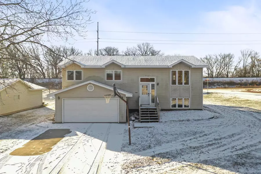 1237 12th Street CIR SE, Waseca, MN 56093