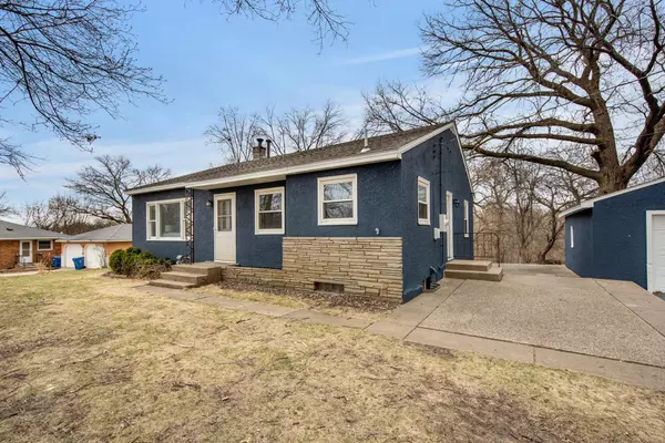 Little Canada, MN 55117,2884 Jackson ST