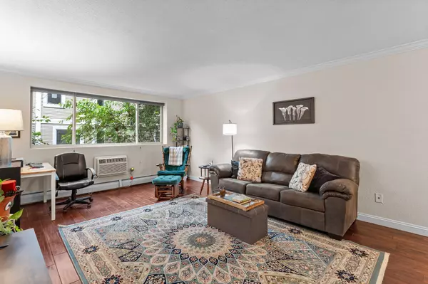 Minneapolis, MN 55408,3120 Hennepin AVE #106