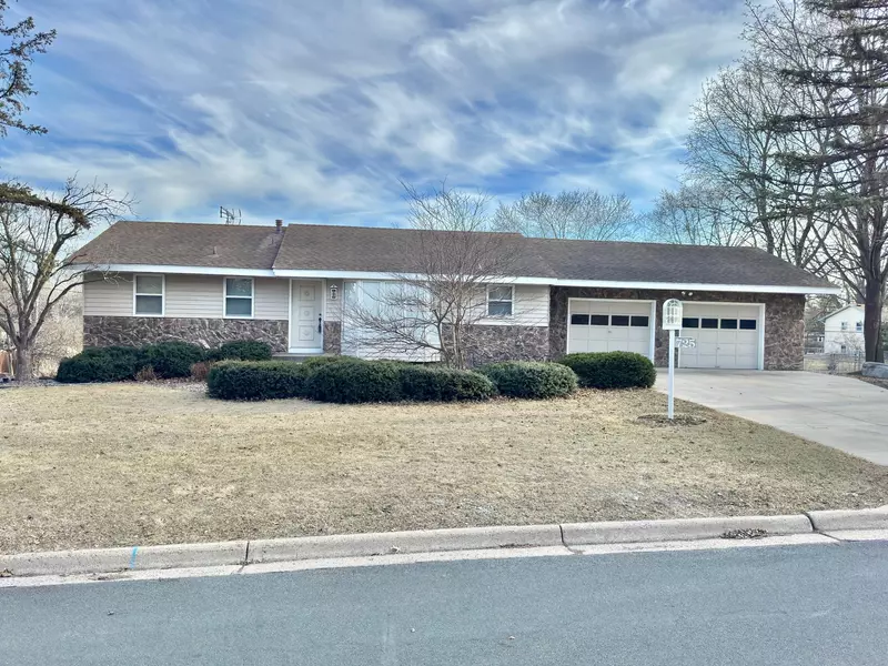 725 E 152nd ST, Burnsville, MN 55306