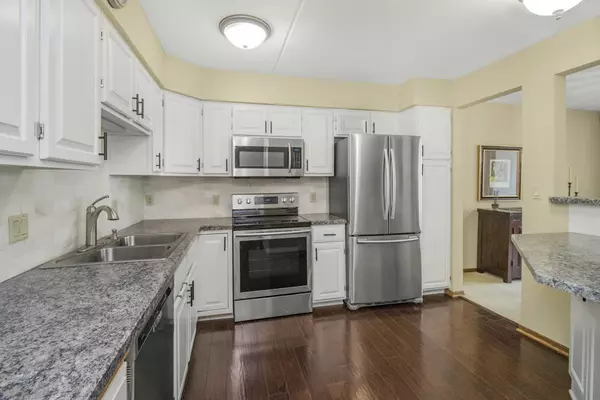 Edina, MN 55435,7200 York AVE S #205