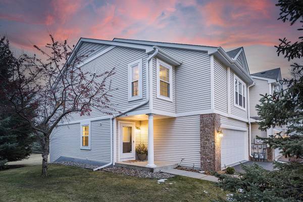 347 Wagon Wheel LN, Chaska, MN 55318