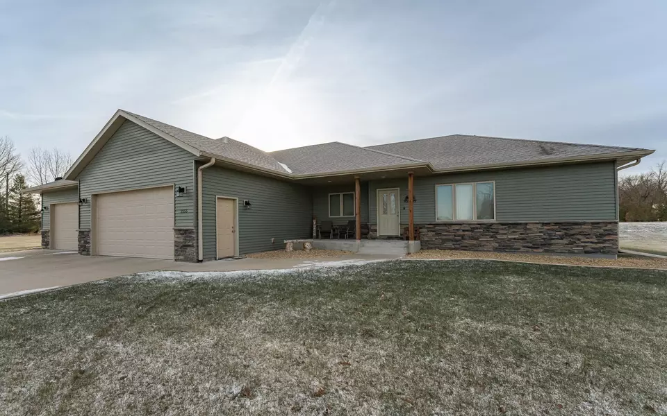 2155 Maple Leaf LN NE, Owatonna, MN 55060