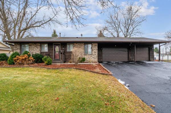 7511 Hillside TRL S, Cottage Grove, MN 55016