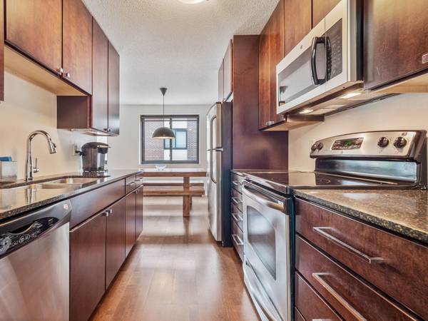 48 Groveland Ter #B302, Minneapolis, MN 55403