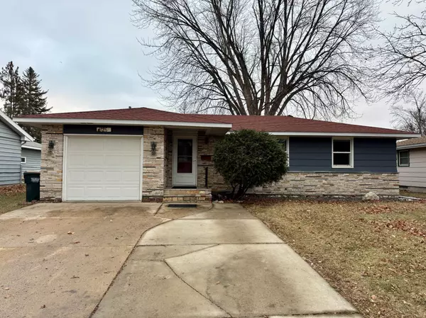 625 Elm ST NE, Hutchinson, MN 55350