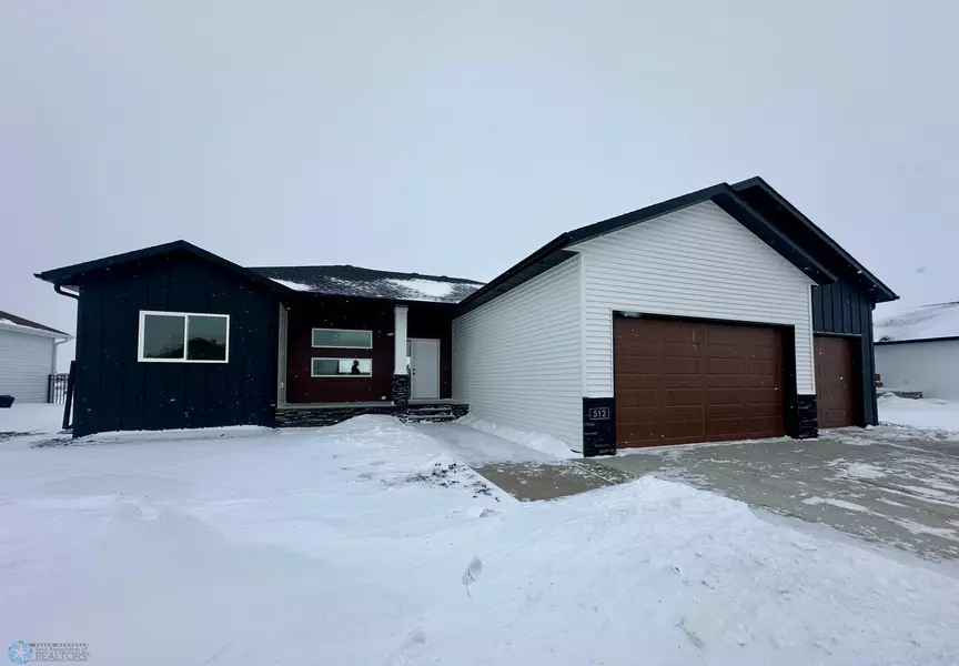 512 Sunrise DR, Mapleton, ND 58059