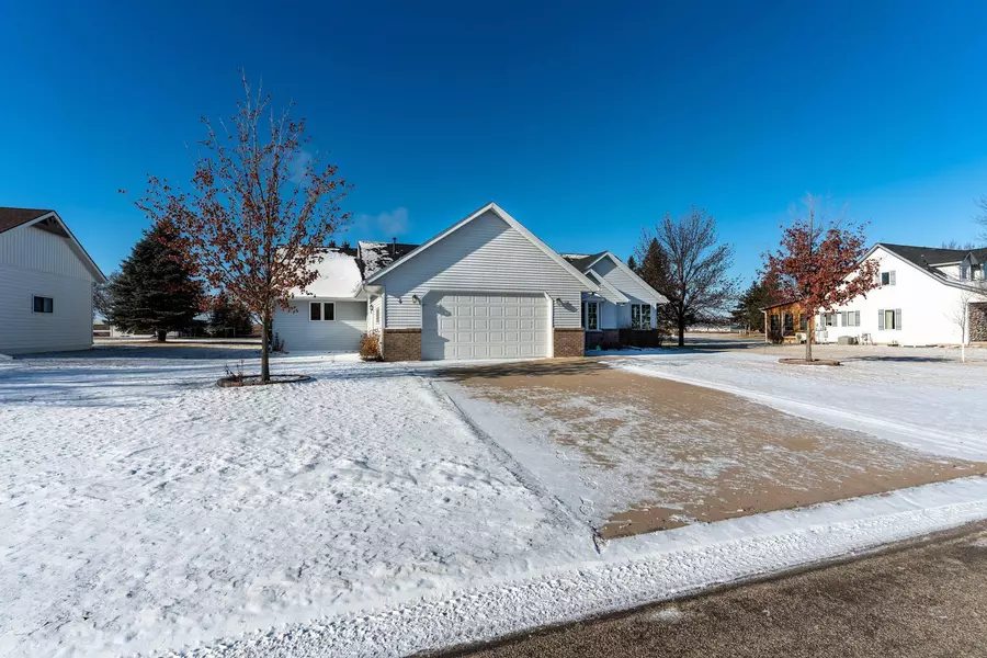 4 Riverside RD, Morris, MN 56267