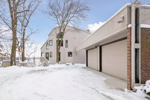 Minnetrista, MN 55364,3305 Eagle Bluff RD