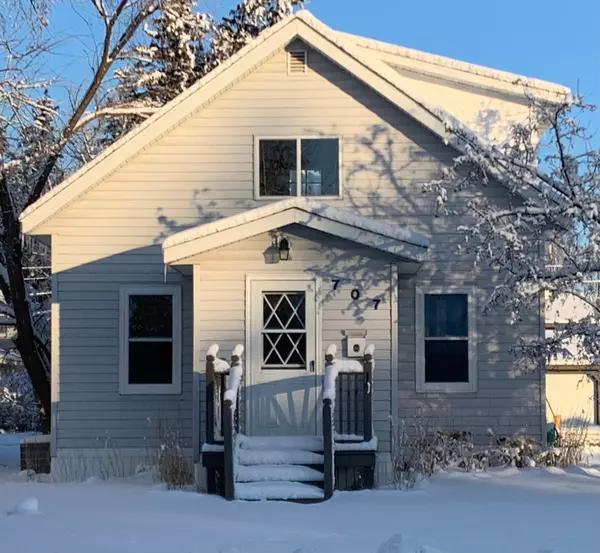 707 Center ST E, Roseau, MN 56751