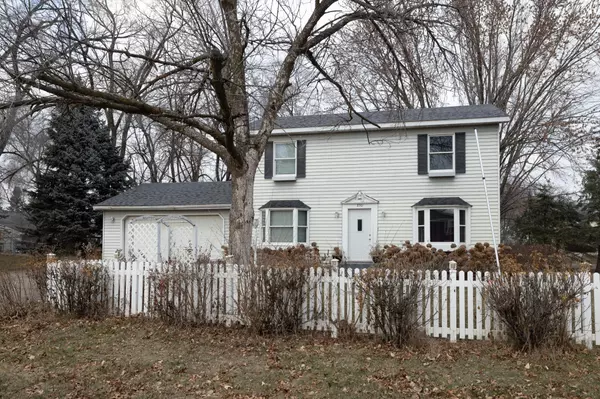 Prescott, WI 54021,890 Laura ST