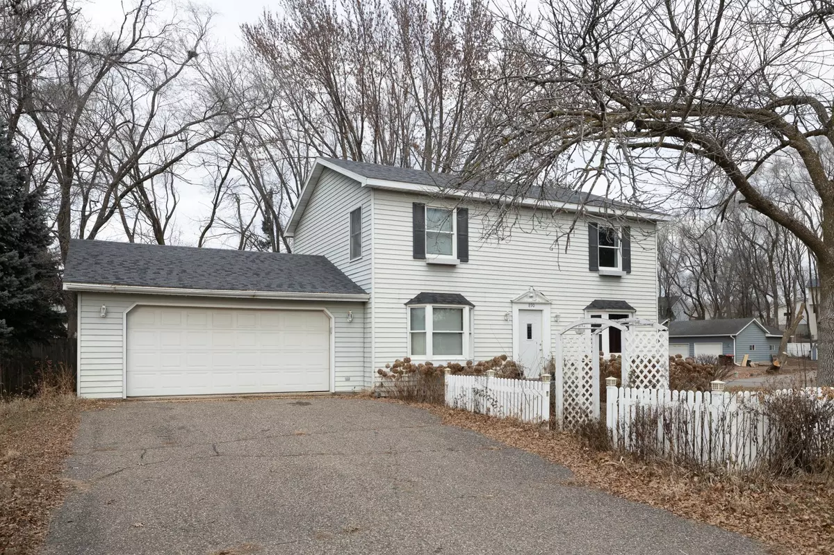 Prescott, WI 54021,890 Laura ST