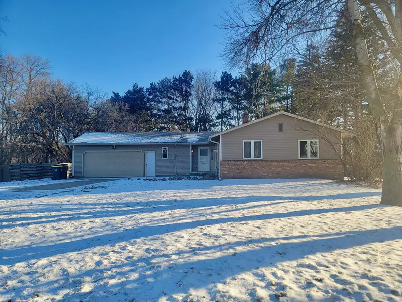 30675 Montclair DR, Lindstrom, MN 55045