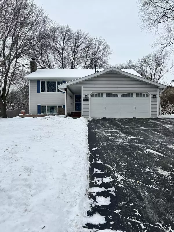 Maple Grove, MN 55369,9231 Hemlock LN N